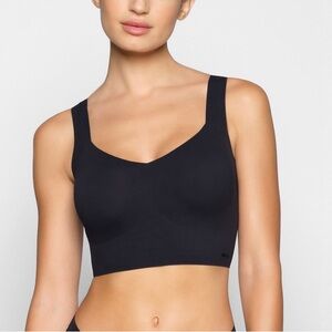 Skims Plunge Longline Bra in Black (Onyx)